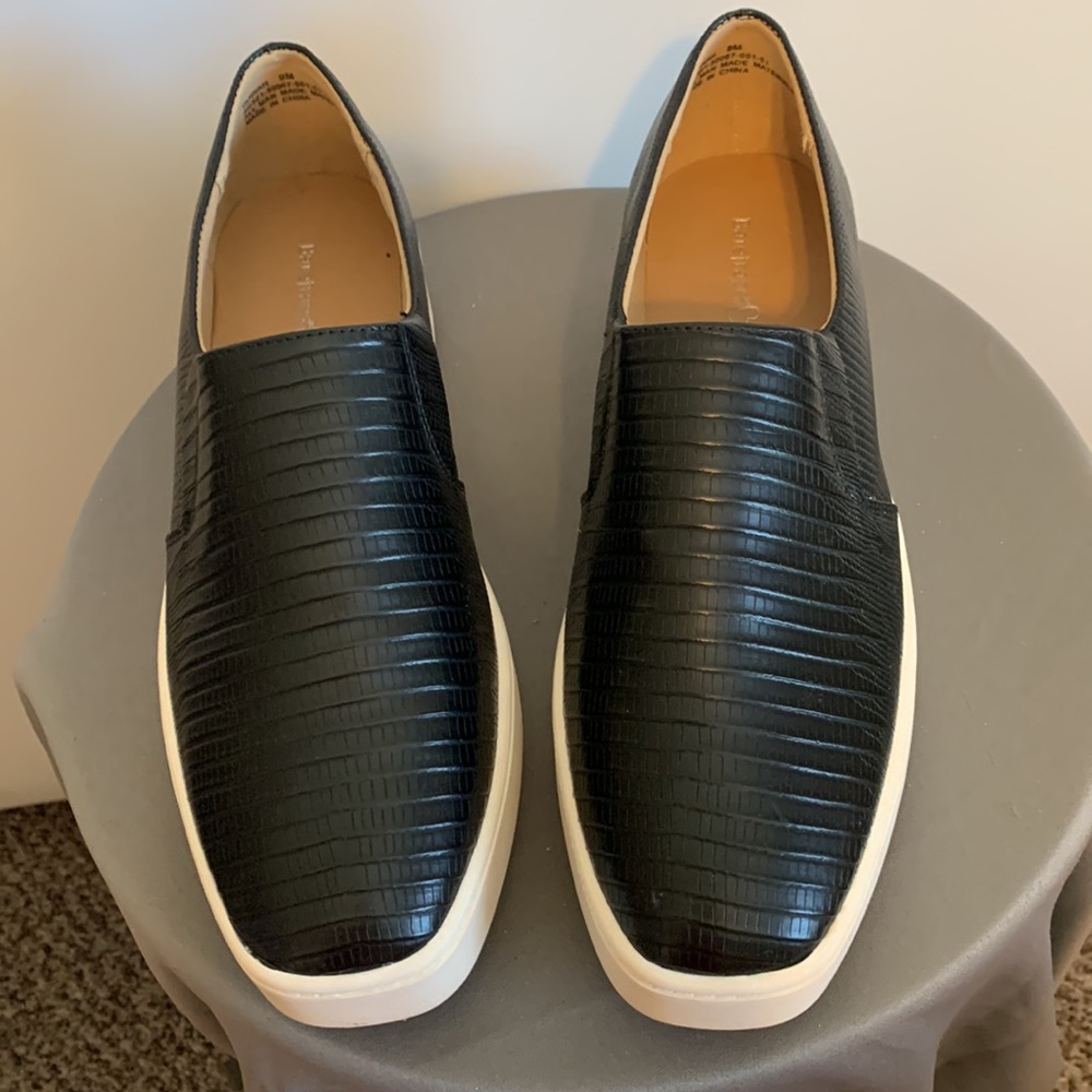BareTraps "Yannah" Black slip on shoes with white outsoles All man made material